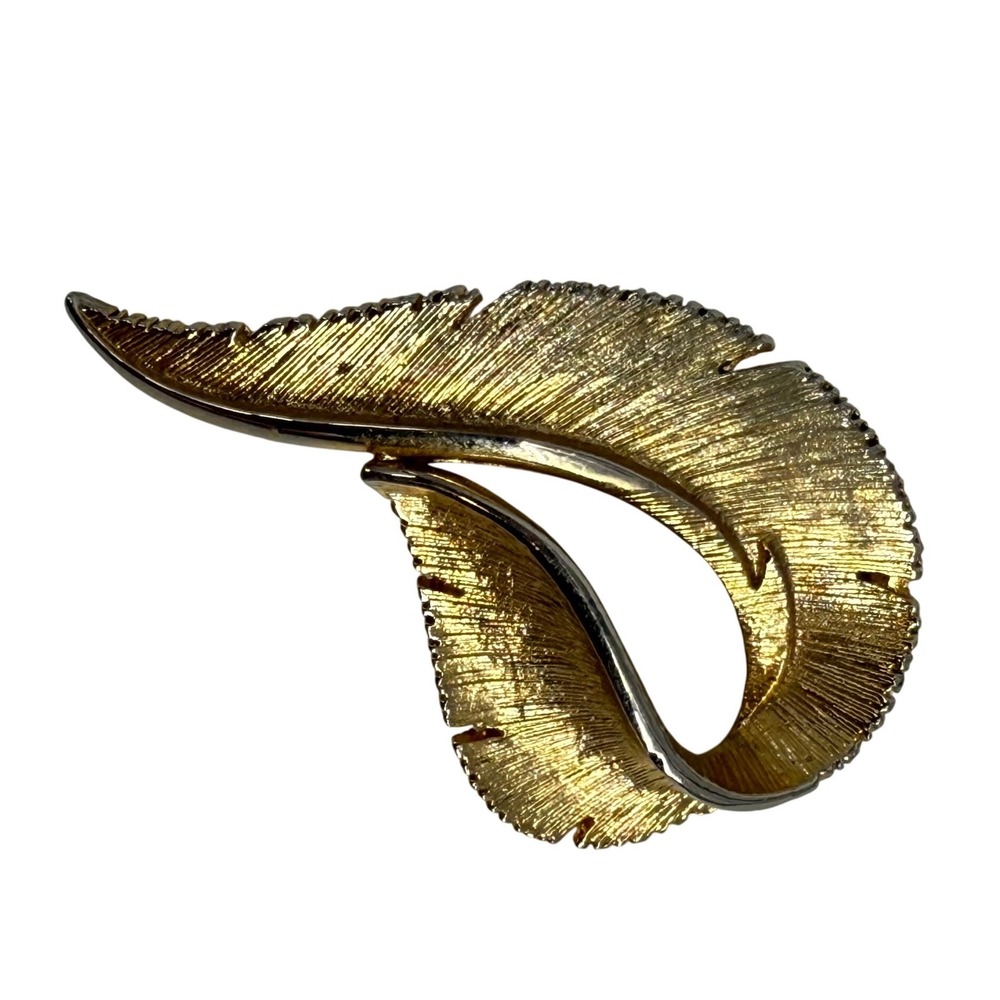 Vintage Sarah Coventry Gold Tone Textured Leaf Brooch Feather‎ Pin Statement